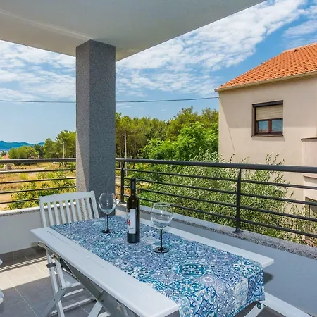 Marta 1 Gasthuis Zadar