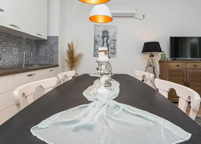 Marta 1 בית הארחה זאדאר